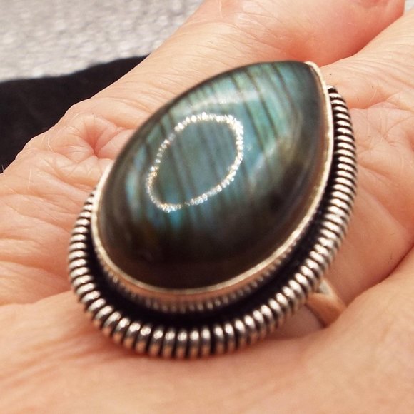 LABRADORITE IRRIDESCENT OPALALESCENT TEARDROP SILVER COIL BEZEL SZ 7.75 RING 74A - Picture 2 of 3